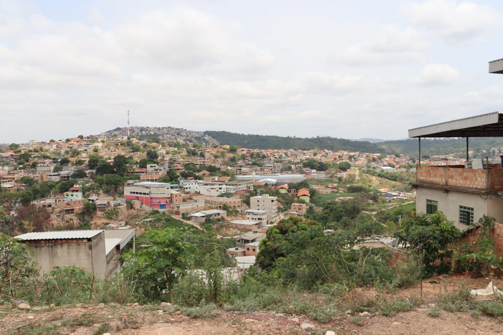 Comunidade mineira em situação de vulnerabilidade, sem abraço que conforta