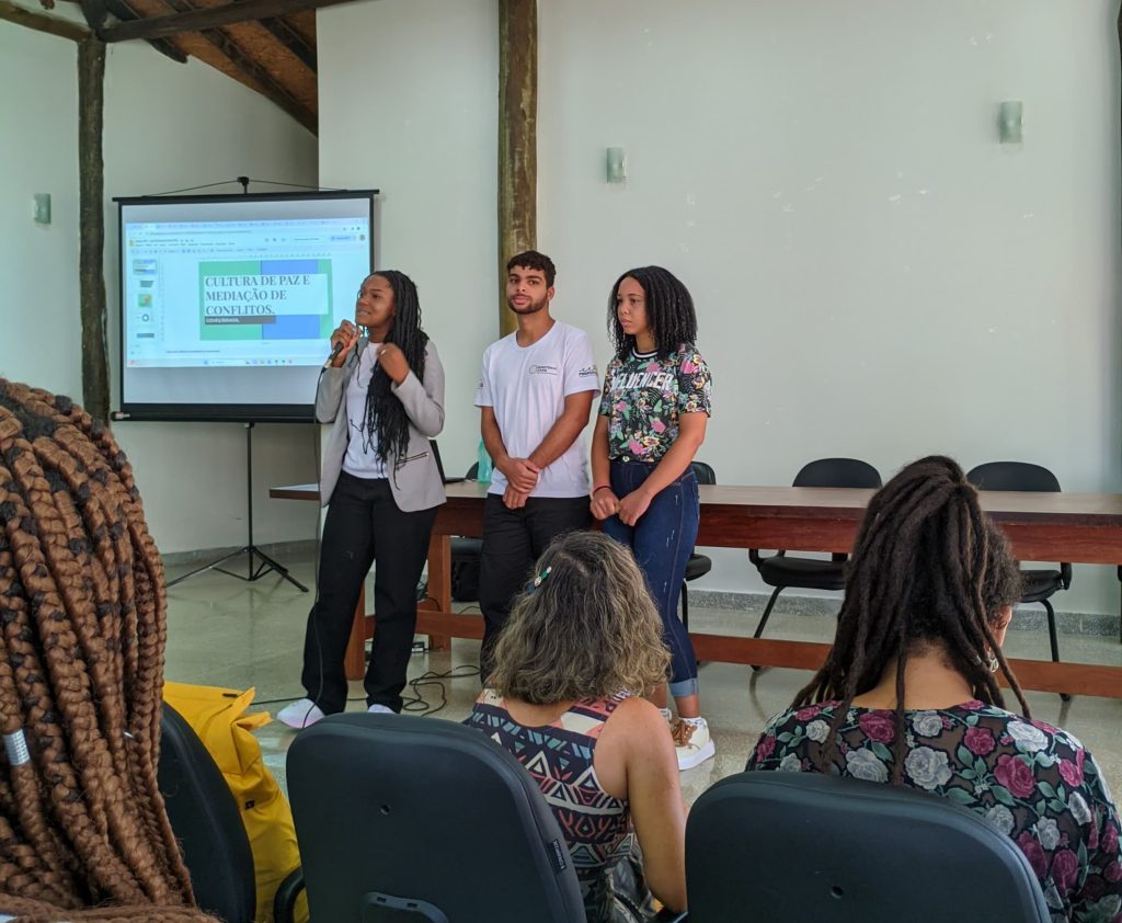 Jean e duas jovens compartilharam sobre como fazem advocacy no município
