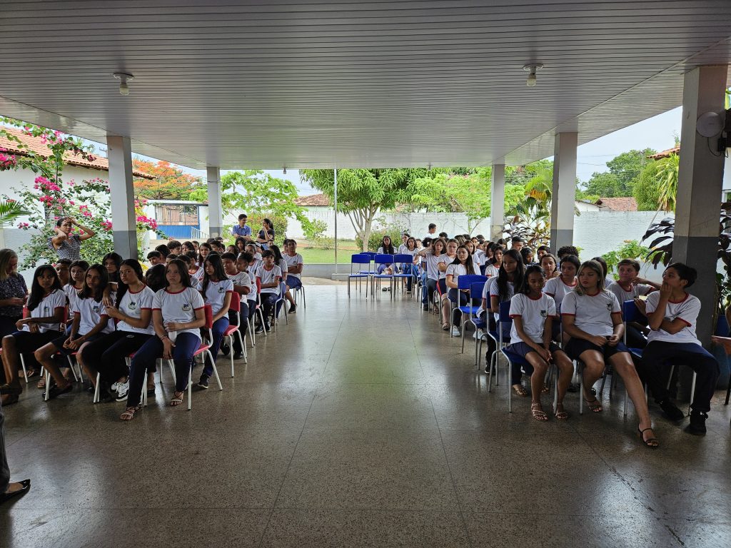 Alunos participam da palestra