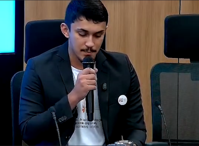 Deivison le discurso em evento